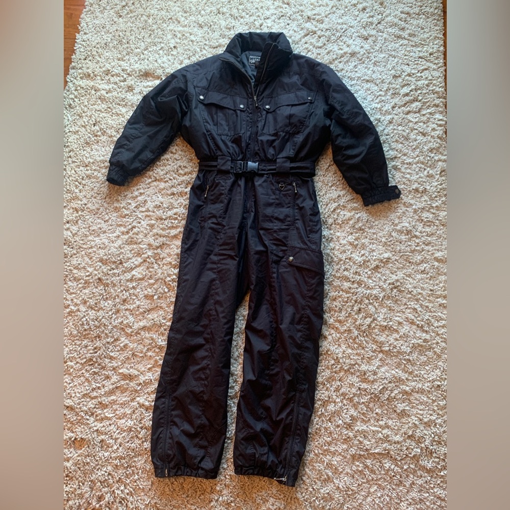 Obermeyer women’s black ski jumpsuit. Large. Good condition. Inseam 31 1/2